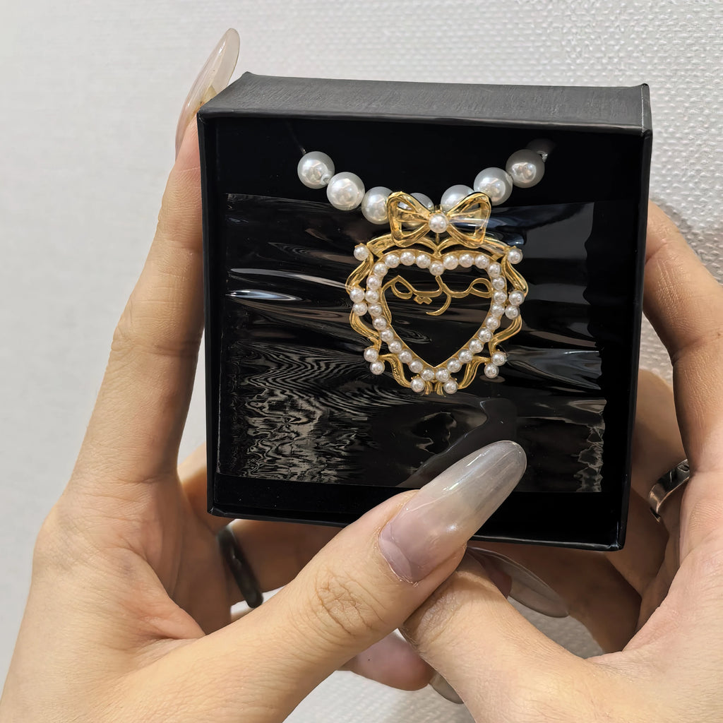 Arabic Traditional Clothing Enjoys Customized Services  Mid-To-High-End Products  Status Symbols  And Jewelry For Ladies.